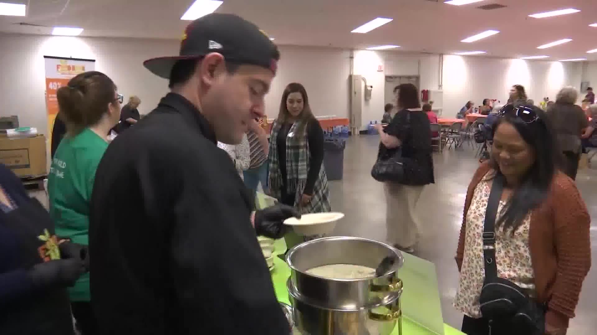 Hundreds line up for soup, bread during Santa Maria Empty Bowls